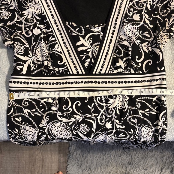 LOFT Monochrome Floral Dress - Picture 4 of 7